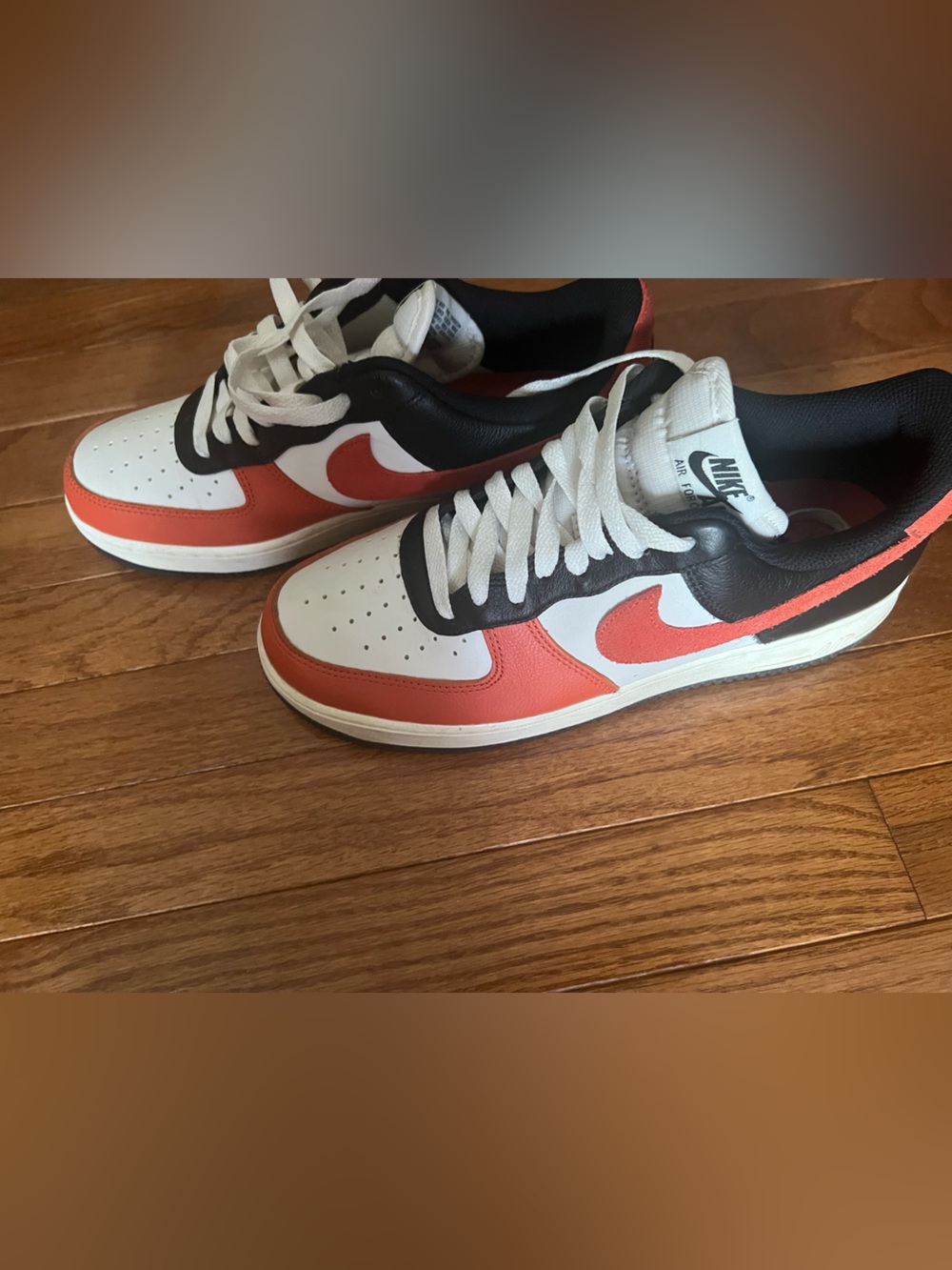 Men Nike Air a force 1 07 LV SZ 8.5. Worn Once